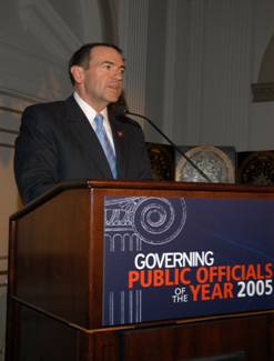 Mike Huckabee acceptingthe Public Official of the Year award