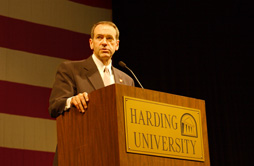 Huckabee delivers commencement address at Harding University